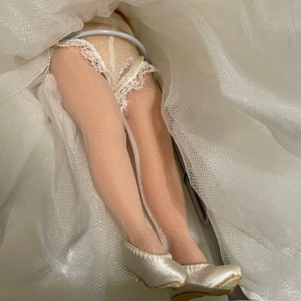 Madame Alexander restrung 10" Portrettes Father of the Bride #24623 doll with st - Picture 9 of 9